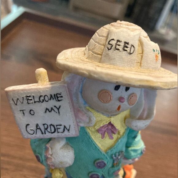 Beautifully Detailed Easter Garden Bunny Rabbit Whimsical 5” Resin Figurine - Picture 4 of 4